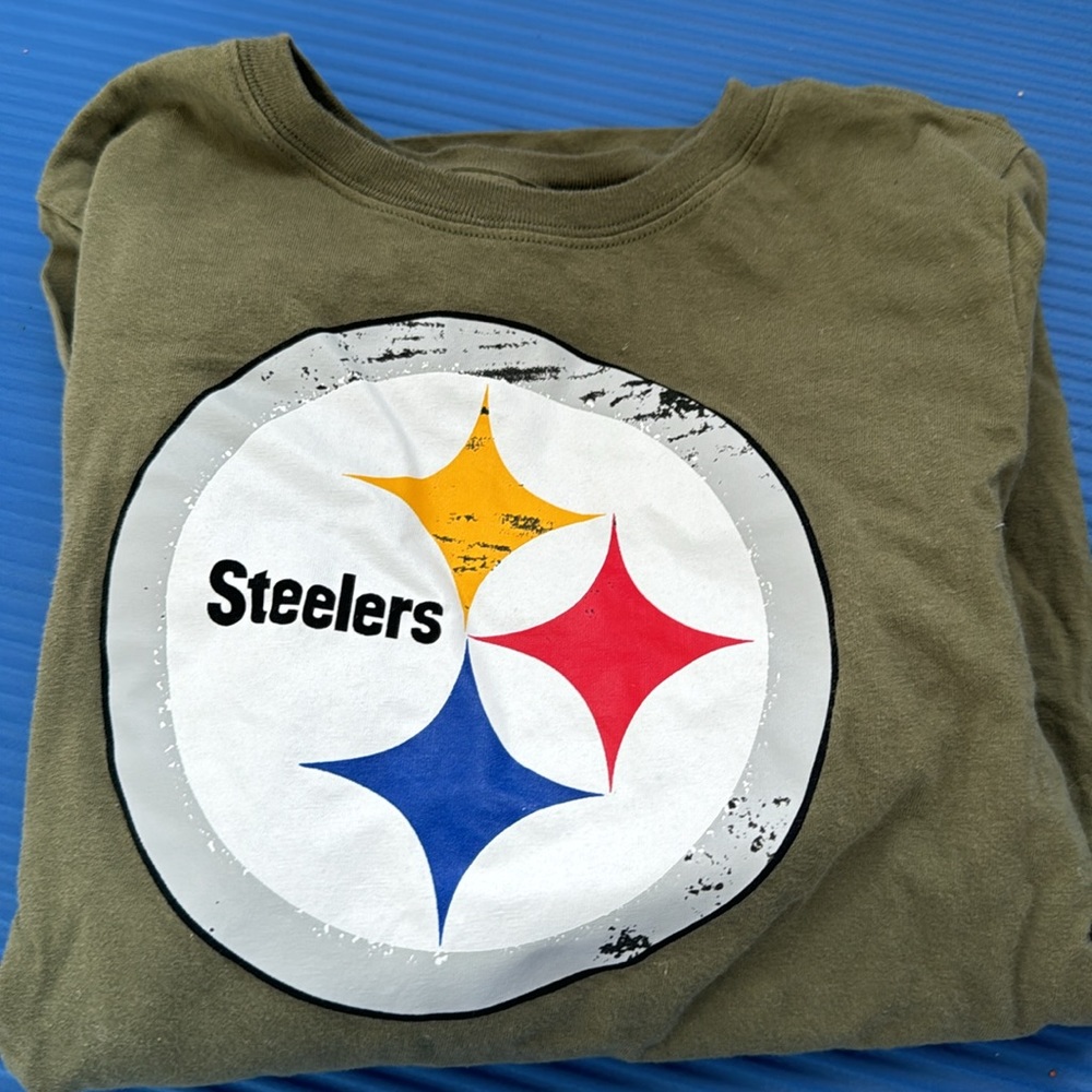 NIKE STEELERS OLIVE SALUTE TO SERVICE LONG SLEEVE T SHIRT. Kids 10/12